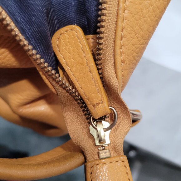 Tommy Hilfiger gold/yellow leather shoulder bag - Picture 8 of 9